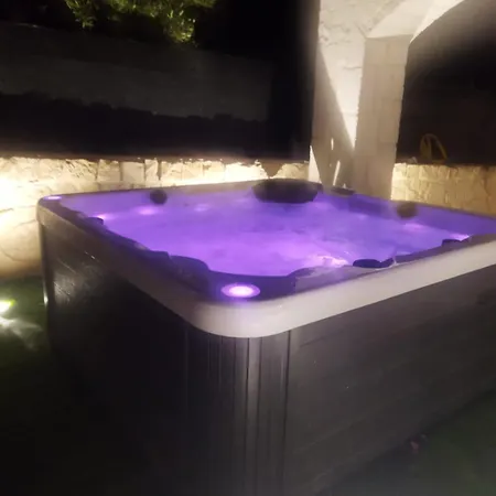 Brachychiton Holiday home *